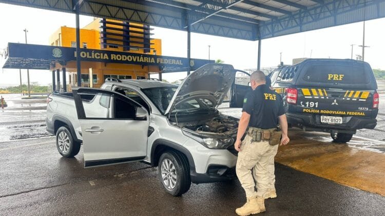 Cadeirante é flagrado pela PRF com carro furtado e adulterado na BR-060 em Anápolis