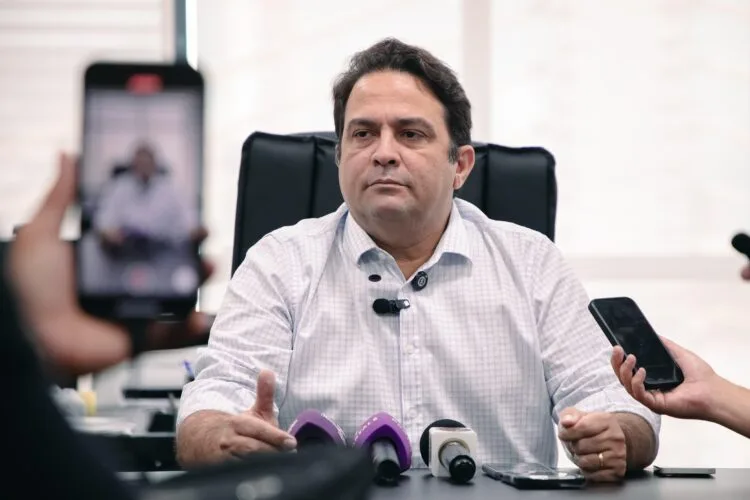 Prefeito Roberto Naves anuncia equipe de transição para novo governo em Anápolis