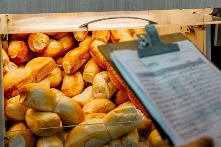 Pão francês teve variação de preço de até 55%, aponta pesquisa do Procon