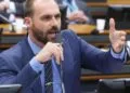 Eduardo Bolsonaro rebate acusações sobre golpe: “Querem nos fazer crer que meu pai tentou dar um golpe com senhorinhas”