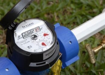 Justiça determina religação de água cortada por dívidas antigas e condena Saneago a indenização de R$ 10 mil