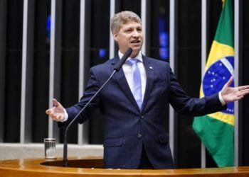 Deputado Marcel van Hattem convoca ministro para esclarecer ataque de Janja a Elon Musk