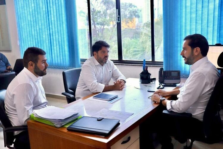 Prefeito eleito Márcio Corrêa busca soluções para problemas da Saneago em Anápolis