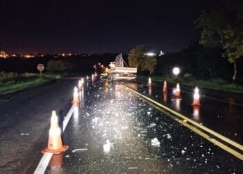 Acidente entre caminhão e ônibus na BR-153 deixa dois mortos em Uruaçu