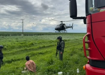 URGENTE: Helicóptero da Polícia Civil intercepta suspeito de ataque em Brasília na Bahia