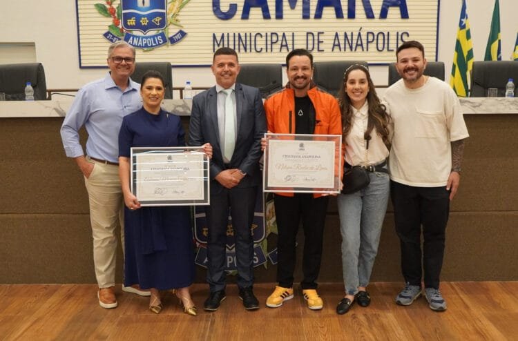 Vereador Wederson Lopes homenageia pastores Nelson Ruela e Adriana Guimarães com título de Cidadãos Anapolinos