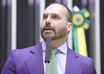 Eduardo Bolsonaro detona governo Lula: ‘Controle pela miséria é o objetivo da esquerda’