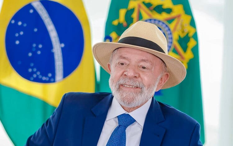 Lula veta pensão vitalícia para crianças com Microcefalia: ‘Medida desconecta da realidade das famílias’