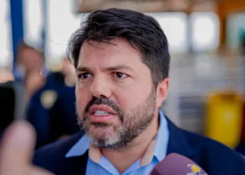 Kits escolares serão entregues já na próxima semana, anuncia Márcio Corrêa