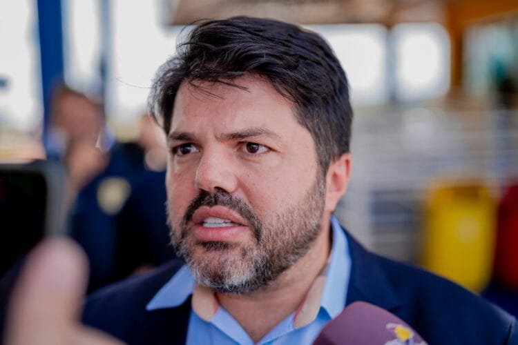 Kits escolares serão entregues já na próxima semana, anuncia Márcio Corrêa