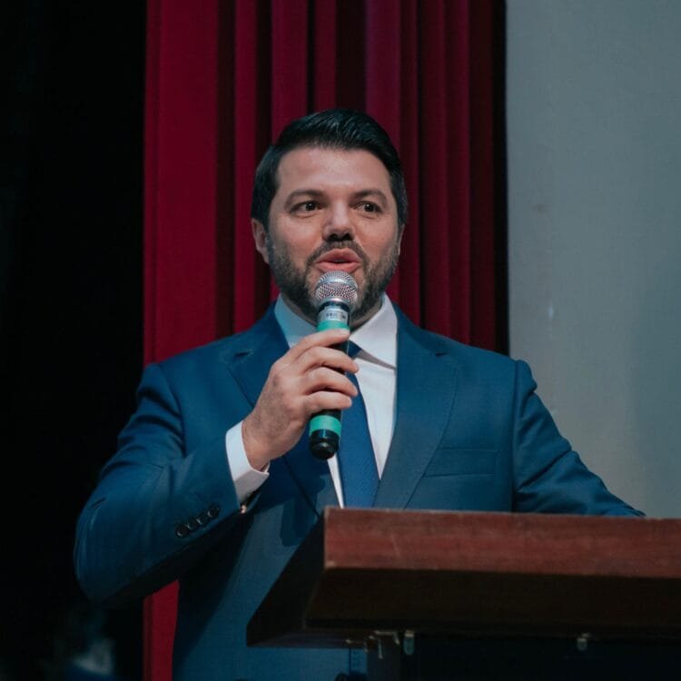 ‘Prometi mil vagas, mas entregarei 2.500’: Márcio Corrêa surpreende com avanço na educação infantil em Anápolis