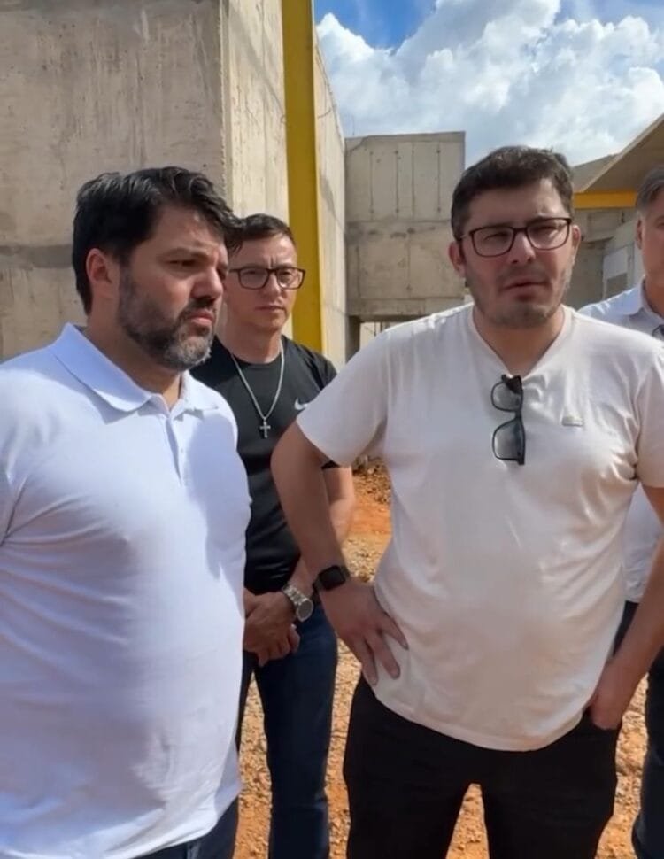 24 horas é o prazo dado à Saneago para resolver o problema da água turva em Anápolis, diz Márcio Corrêa.