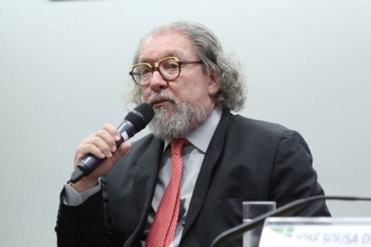 Advogado aliado de Lula manda carta crítica: ‘Lula está isolado e capturado’, diz Kakay