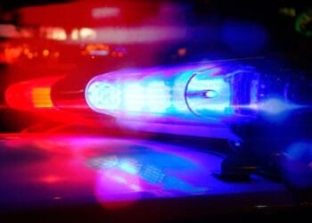 Homem impede possível abuso ao resgatar mulher em estrada isolada