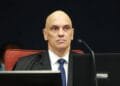 Moraes rejeita pedido do PT para apreender passaporte de Eduardo Bolsonaro