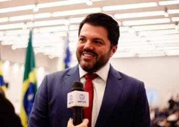 Márcio Corrêa é internado com suspeita de infecção viral após apresentar cansaço e inchaço no rosto