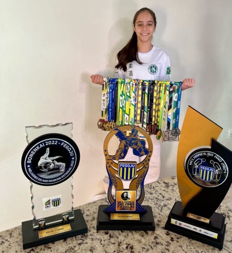 Maria Cecília Sousa, atleta do Centro de Treinamento Pequenuchos, brilha no judô: Campeã em Anápolis, mira título nacional em Rondônia