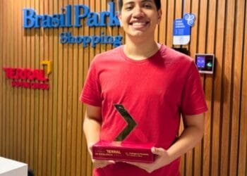 Autista e apaixonado por cinema, Gustavo Bento prova que TEA não limita sonhos