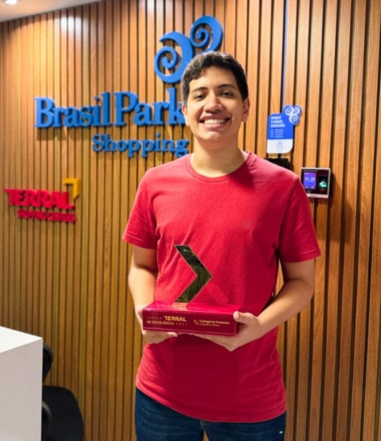 Autista e apaixonado por cinema, Gustavo Bento prova que TEA não limita sonhos