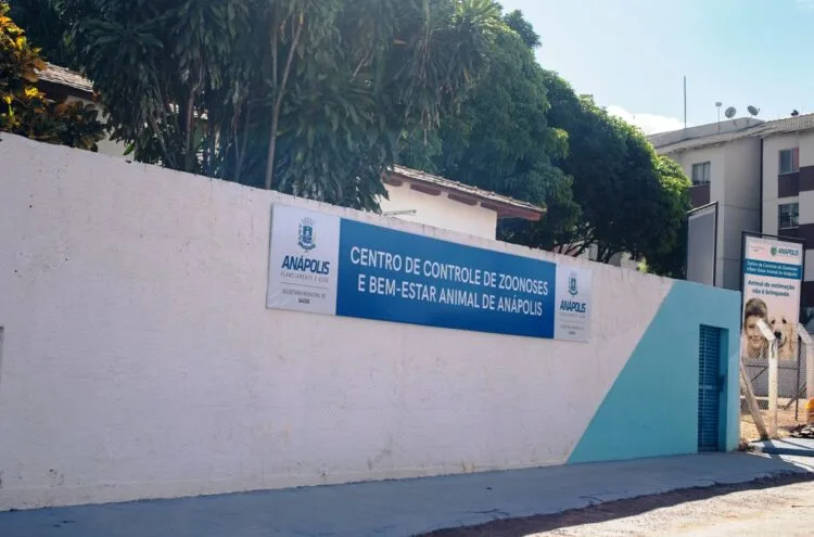 Centro de Zoonoses de Anápolis realiza vacinação antirrábica domiciliar em bairros da cidade