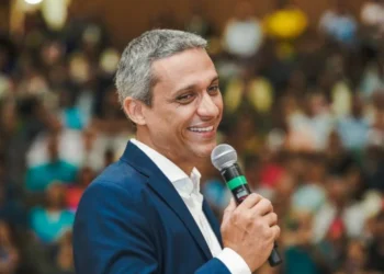 Gustavo Gayer consolida liderança no Senado com crescimento expressivo em pesquisa estimulada