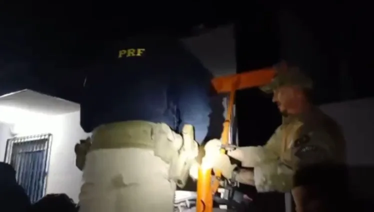 PRF apreende 150 tabletes de supermaconha escondidos em pulverizador agrícola em Goiás