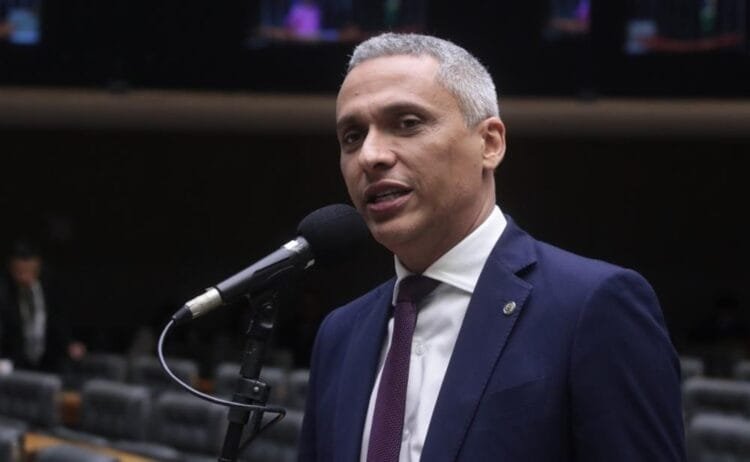 Deputado quer fim de repasse público a entidades envolvidas em fraudes contra o INSS