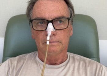 Bolsonaro emociona seguidores com vídeo de netos durante internação em Brasília