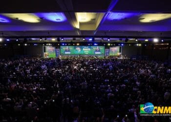 Municípios brasileiros acumulam rombo fiscal e prefeitos vão a Brasília pedir socorro