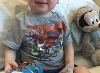 Família autoriza desligamento dos aparelhos, mas menino acorda do coma: “Foi um milagre”