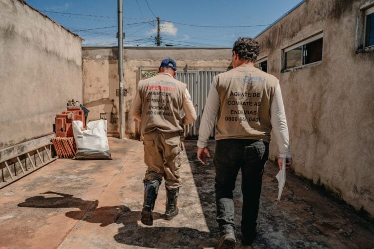 Com avanço da estiagem, combate à dengue é intensificado com visitas casa a casa em Anápolis