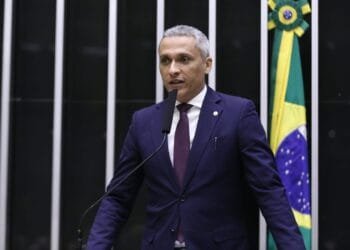 Deputado Gayer aciona PGR e pede prisão preventiva de Frei Chico, irmão de Lula