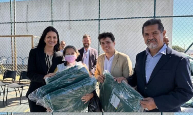 Anápolis inicia Campanha do Agasalho com entrega de 2 mil cobertores a famílias carentes