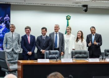 Gustavo Gayer é eleito 3º vice-presidente da Comissão de Inteligência Artificial na Câmara dos Deputados