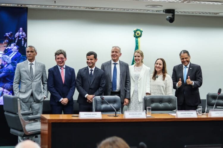 Gustavo Gayer é eleito 3º vice-presidente da Comissão de Inteligência Artificial na Câmara dos Deputados