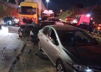 Idoso morre em colisão com carreta na BR-153 em Goiânia; três ficam feridos