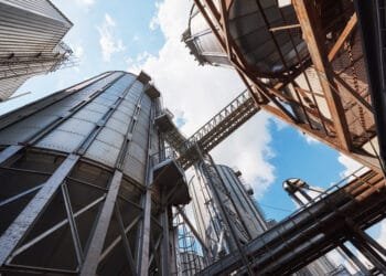 Crise de confiança e demanda fraca agravam cenário financeiro das pequenas indústrias, aponta CNI