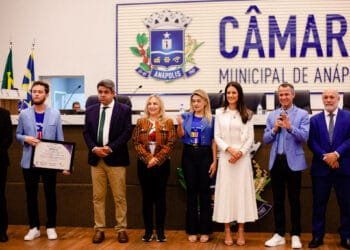 Dra. Carla Corrêa é homenageada como Madrinha dos Autistas em Sessão Solene marcada por emoção e compromisso social