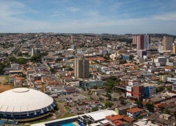 Segunda-feira começa com sol entre nuvens e clima ameno em Anápolis