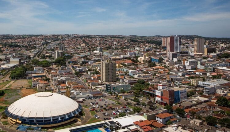 Segunda-feira começa com sol entre nuvens e clima ameno em Anápolis