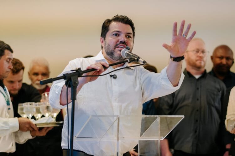 “Nós herdamos uma cidade endividada, mas não vamos parar de avançar”, afirma Márcio Corrêa