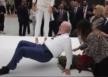 Espontaneidade ou gafe? Lula protagoniza cena constrangedora diante de Macron