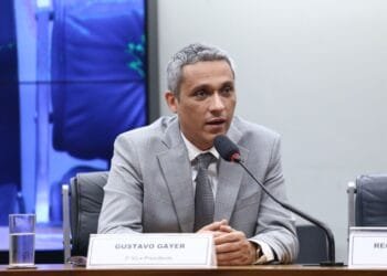 Deputado Gustavo Gayer é eleito presidente da Subcomissão Especial sobre o Combate à Censura na Câmara dos Deputados