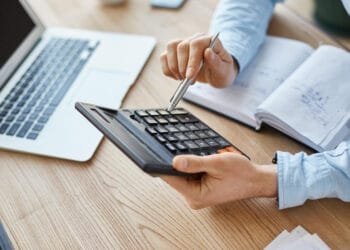 Gasto com pessoal é 6 vezes maior do que com investimentos, mostra plataforma Gasto Brasil