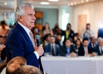 “É inaceitável!”: Caiado critica STF por impor tornozeleira eletrônica a Bolsonaro e fala em ataque à democracia