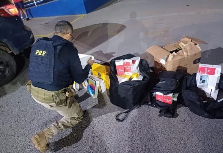 PRF apreende R$ 200 mil em celulares e tablets sem nota fiscal na BR-060, em Anápolis