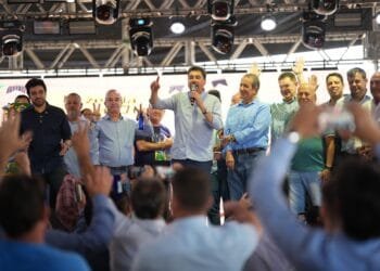 Wilder Morais reúne multidão em festa de aniversário com presença de lideranças políticas e show de Amado Batista