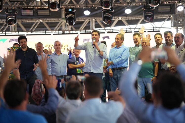 Wilder Morais reúne multidão em festa de aniversário com presença de lideranças políticas e show de Amado Batista