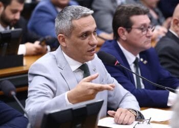 Gayer quer CPI para investigar “gabinete do ódio” financiado com verba pública