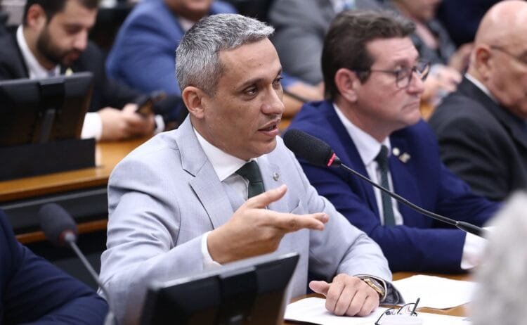 Gayer quer CPI para investigar “gabinete do ódio” financiado com verba pública